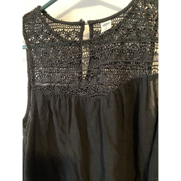 Old Navy Women’s Black Smocked Black Sleeveless Tank Top Blouse Embroidered SP - Picture 2 of 4